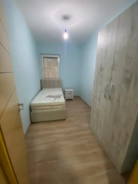 Tirane, jepet me qera apartament 3+1 Kati 1, 120 m² 600 € (Qytet Studenti)