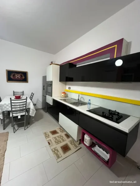 Tirane, jepet me qera apartament 1+1+Ballkon Kati 4, 60 m² 540 € (Kopshti Botanik)