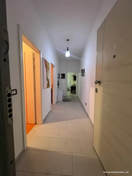 Tirane, jepet me qera apartament 1+1+Ballkon Kati 4, 60 m² 540 € (Kopshti Botanik)