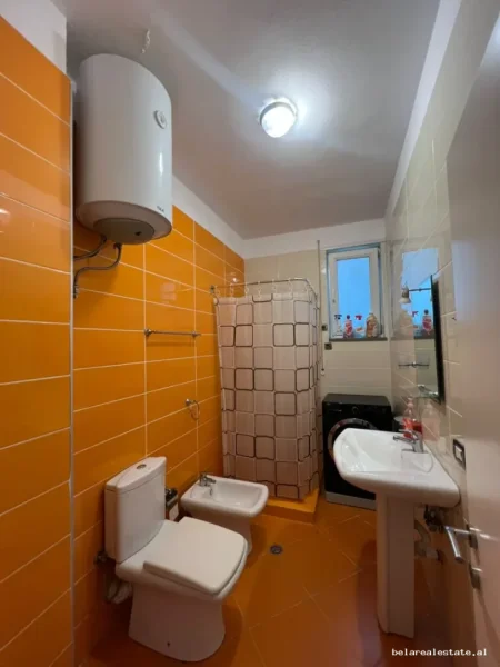 Tirane, jepet me qera apartament 1+1+Ballkon Kati 4, 60 m² 540 € (Kopshti Botanik)