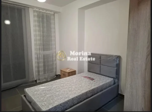 Tirane, jepet me qera apartament 3+1 Kati 3, 116 m² 650 € (Rruga 5 Maji)