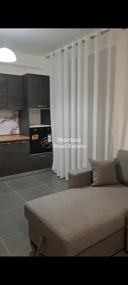 Tirane, jepet me qera apartament 3+1 Kati 3, 116 m² 650 € (Rruga 5 Maji)