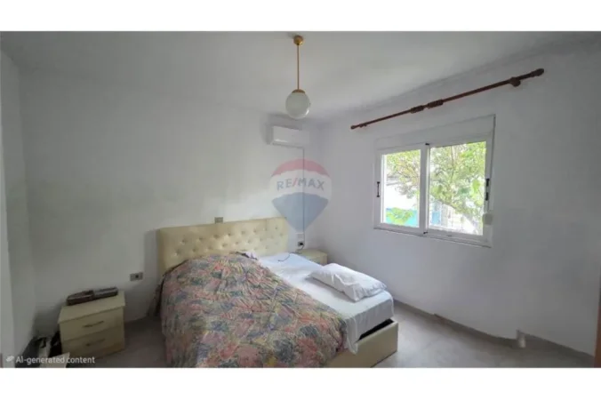 Shqiperi, shitet shtepi 3+1+Ballkon Kati 1, 225 m² (Rruga Demokracia, Vlore)
