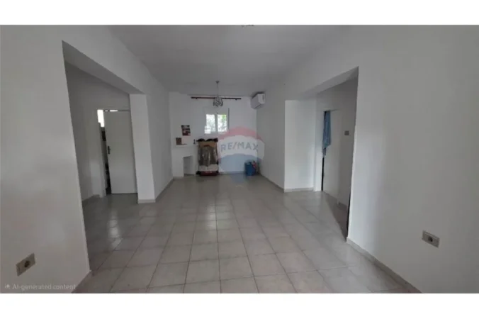 Shqiperi, shitet shtepi 3+1+Ballkon Kati 1, 225 m² (Rruga Demokracia, Vlore)
