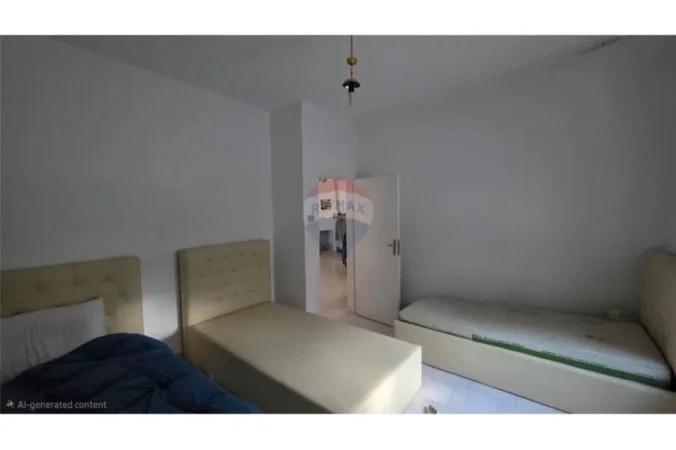 Shqiperi, shitet shtepi 3+1+Ballkon Kati 1, 225 m² (Rruga Demokracia, Vlore)
