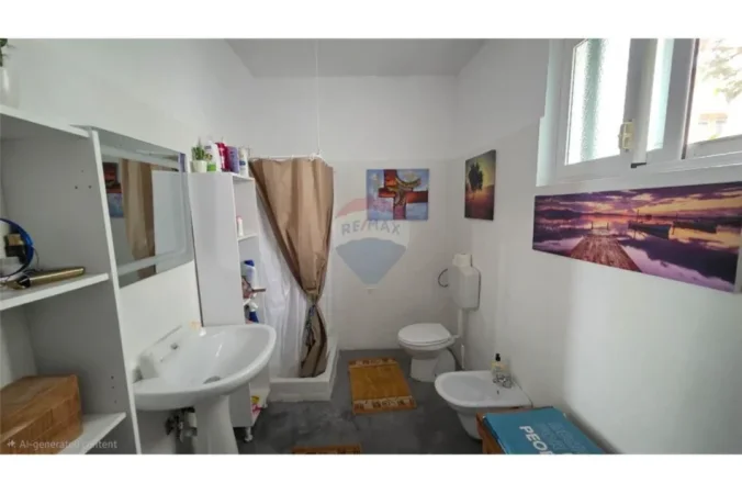 Shqiperi, shitet shtepi 3+1+Ballkon Kati 1, 225 m² (Rruga Demokracia, Vlore)