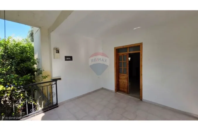 Shqiperi, shitet shtepi 3+1+Ballkon Kati 1, 225 m² (Rruga Demokracia, Vlore)