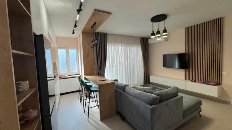 Tirane, jepet me qera apartament 1+1 Kati 3, 80 m² 750 € (Rruga Myslym Shyri)