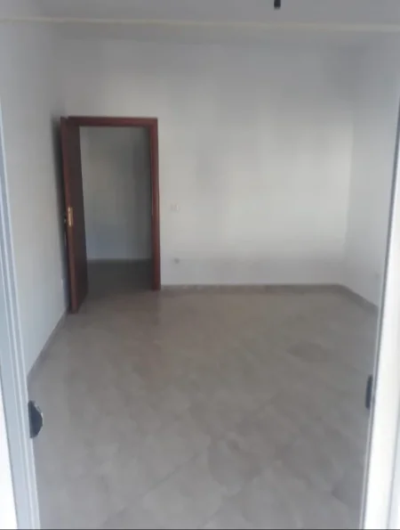 Tirane, jepet me qera apartament 1+1 Kati 4, 62 m² 400 € (Brryli)
