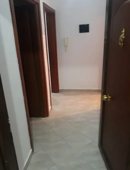 Tirane, jepet me qera apartament 1+1 Kati 4, 62 m² 400 € (Brryli)