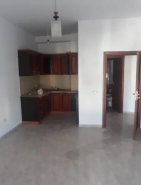 Tirane, jepet me qera apartament 1+1 Kati 4, 62 m² 400 € (Brryli)