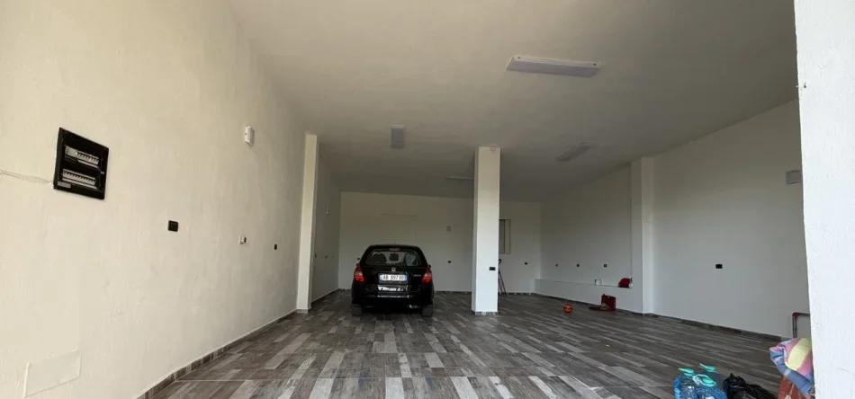 Tirane, jepet me qera magazine Kati 1, 117 m² 500 € (Kodra E. Priftit)
