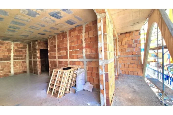 Vlore, shitet apartament 1+1+Ballkon Kati 6, 79 m² (Rruga Kosova, Pran Portit, Vlore)