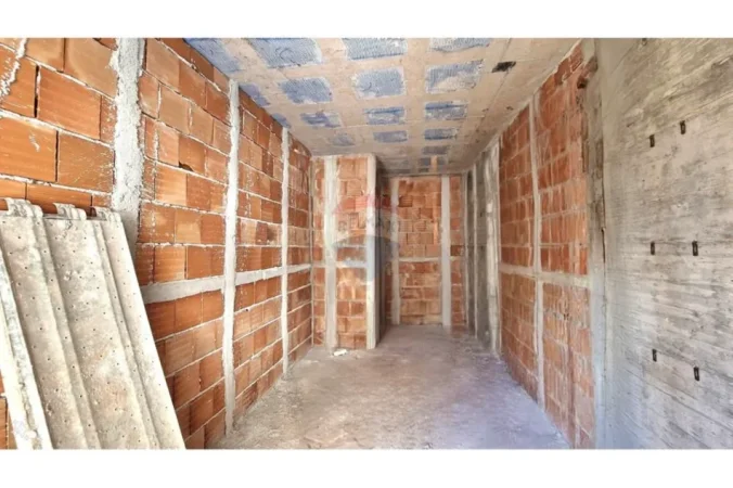 Vlore, shitet apartament 1+1+Ballkon Kati 6, 79 m² (Rruga Kosova, Pran Portit, Vlore)