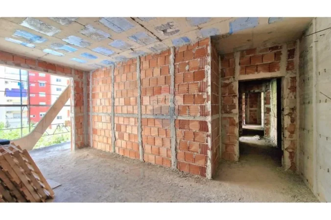Vlore, shitet apartament 1+1+Ballkon Kati 6, 79 m² (Rruga Kosova, Pran Portit, Vlore)