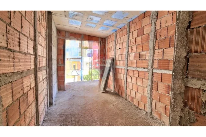 Vlore, shitet apartament 1+1+Ballkon Kati 6, 79 m² (Rruga Kosova, Pran Portit, Vlore)