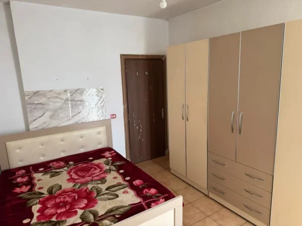 Tirane, jepet me qera apartament 2+1 Kati 2, 120 m² 550 € (Pallati me Shigjeta)