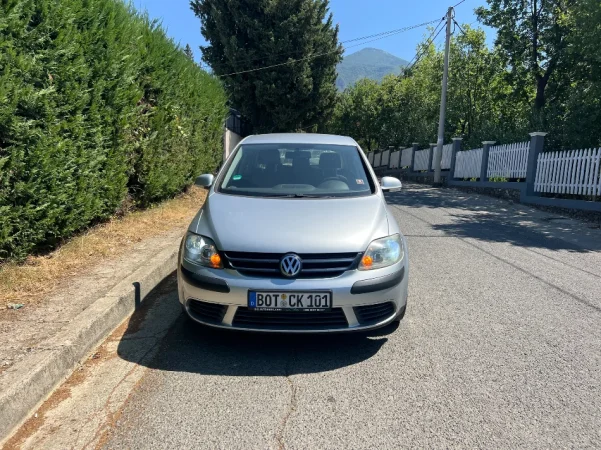 Tirane, shes Golf Nafte, manuale Klima 250 km 3.200 €