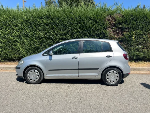 Tirane, shes Golf Nafte, manuale Klima 250 km 3.200 €