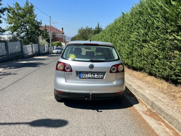 Tirane, shes Golf Nafte, manuale Klima 250 km 3.200 €