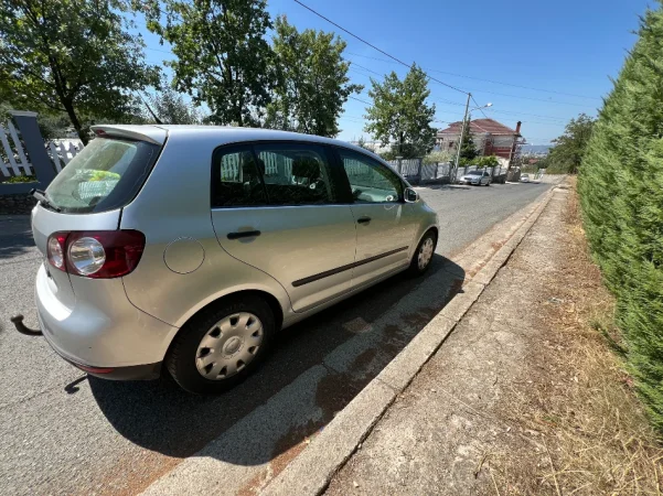 Tirane, shes Golf Nafte, manuale Klima 250 km 3.200 €