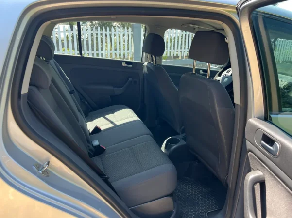 Tirane, shes Golf Nafte, manuale Klima 250 km 3.200 €