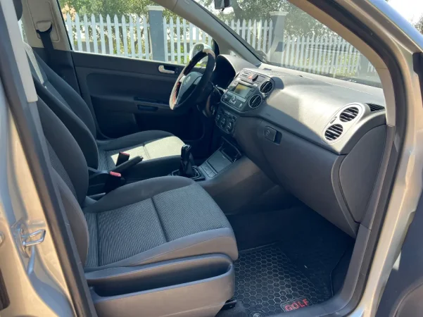 Tirane, shes Golf Nafte, manuale Klima 250 km 3.200 €