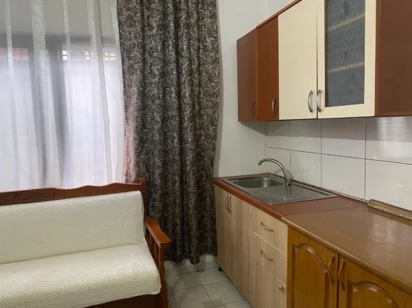 Tirane, jepet me qera shtepi 1+1+Ballkon Kati 0, 65 m² 340 € (ne rrugen Besa Tirane.)