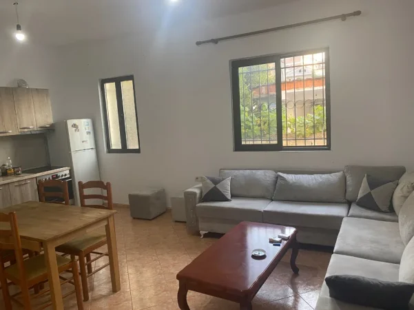 Tirane, jepet me qera apartament 1+1+Ballkon Kati 0, 64 m² 350 € (ne rrugen Don Bosko Tirane)