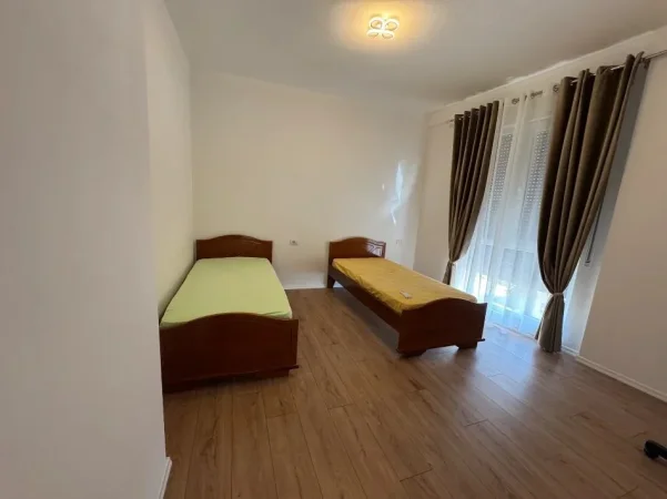Tirane, jepet me qera apartament 2+1 Kati 3, 110 m² 500 € (Paskuqan)