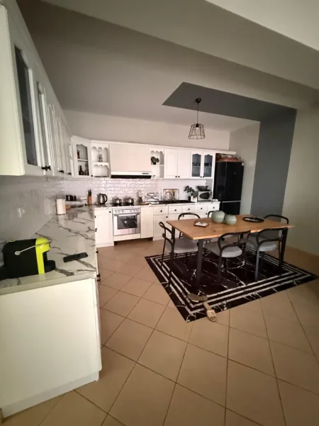Tirane, shitet apartament+verande | Penthouse 2+1 Kati 4, 120 m² 300.000 € (Perball Deliorgjit)