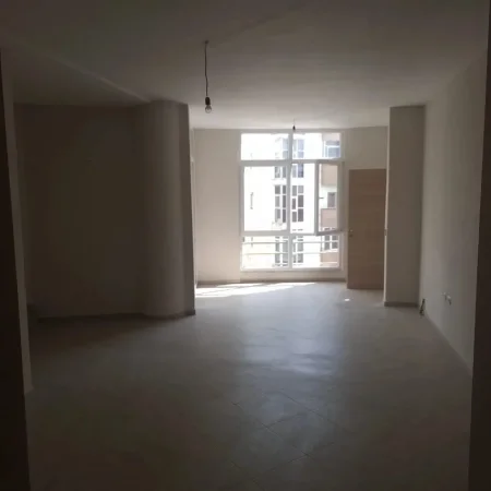 Tirane, jepet me qera apartament 2+1 Kati 3, 127 m² 450 € (Pranë Market Spar 2, Rruga Thesarit, Fresk, Tiranë)