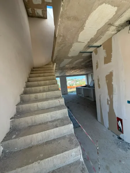 Tirane, shitet Vile Vile 2 Katshe , 277 m² 553.225 € (Farke)