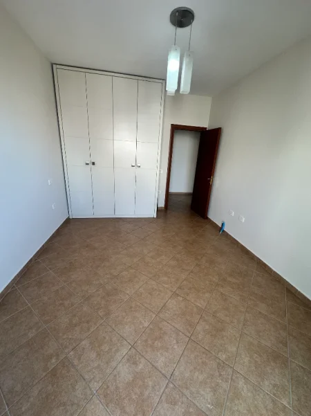 Tirane, shitet apartament 2+1+Ballkon Kati 7, 100 m² 152 milion lek (Rruga: Thoma koxhaj pallati i kikes me lulishte mbrapa big market)
