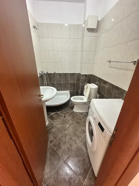 Tirane, shitet apartament 2+1+Ballkon Kati 7, 100 m² 152 milion lek (Rruga: Thoma koxhaj pallati i kikes me lulishte mbrapa big market)