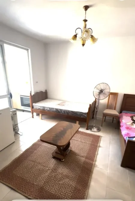 Tirane, jepet me qera apartament Studio Kati 3, 35 m² 350 € (Prane Medreses, Rruga Ferit Xhajko)