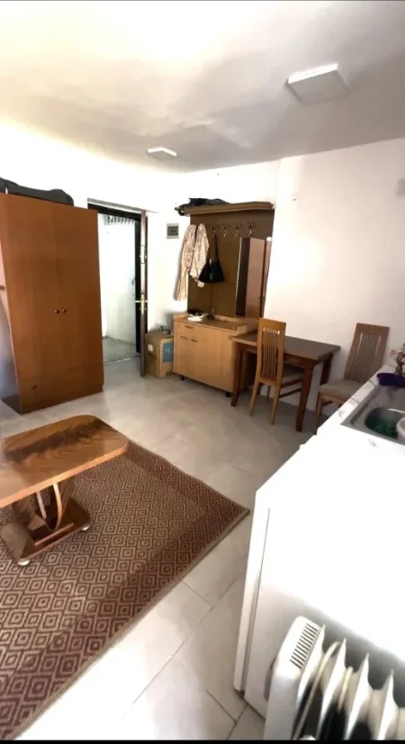 Tirane, jepet me qera apartament Studio Kati 3, 35 m² 350 € (Prane Medreses, Rruga Ferit Xhajko)