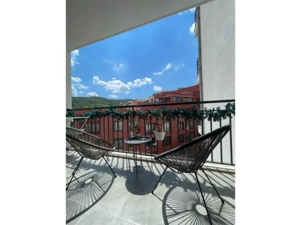 Tirane, jepet me qera apartament 2+1+Ballkon Kati 5, 87 m² 800 € (Kodra e Diellit)