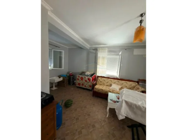Shitet, Vilë 2-katëshe, Kodër Babrru.  42,000,000 Lekë 0696069906