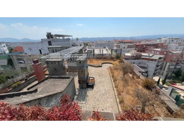 Shitet, Apartament 3+1+2+Verandë+Poste ParkimI, Fresk. 0696069906