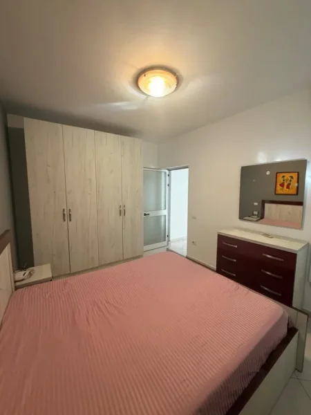 Tirane, jepet me qera apartament 1+1 Kati 3, 50 m² 450 € (Rruga Fortuzi)
