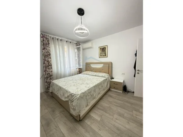 SHITET APARTAMENT 2+1 PALLATET CABEJ , MISTO MAME