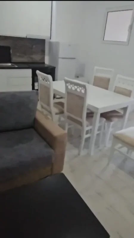 Tirane, jepet me qera apartament 2+1 Kati 2, 90 m² 450 € (Rruga Llazar Shapatini)