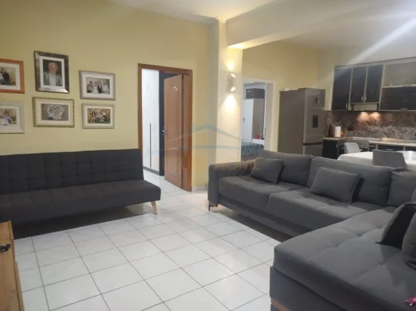 Shitet , Shtëpi Private 2- katëshe , Rruga e Fortuzit. 58,000,000 Lekë 0696069906