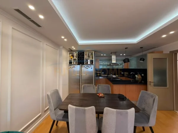 Shitet, Apartament 2+1+2+Depo, Kompleksi "Kika 1", Komuna e Parisit. 0696069906