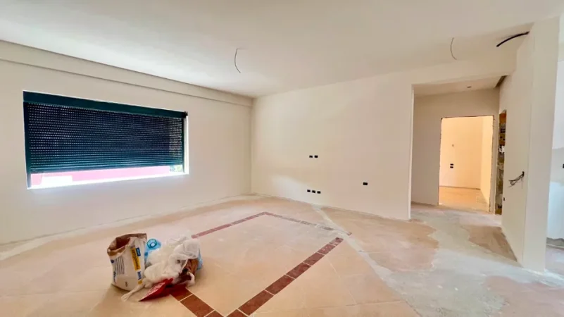 🏠SHITET 3+1+2wc + Kuzhine e Vecuar 📍Selite - Prane Universitetit Marlin Barleti  210,000€ - Orientim JUG🌞 - Kati 3 - SP.127m² - E Rinovuar