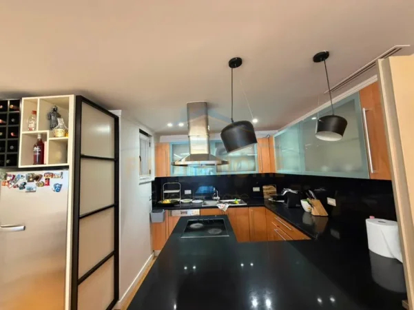 Tirane, shitet apartament 2+1 Kati 4, 123 m² 360.000 € (Kompleksi ;Kika 1, Komuna e Parisit.)