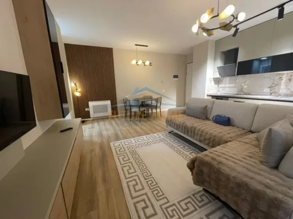 Tirane, jepet me qera apartament 1+1 Kati 5, 74 m² 800 € (Kompleksi Delijorgji)