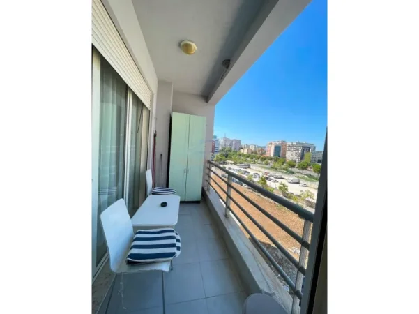 Tirane, jepet me qera apartament 1+1+Post Parkimi,  Kati 4, 75 m² (Rruga Karl Gega, Stacioni i Trenit)  Kontaktoni per Cmimin