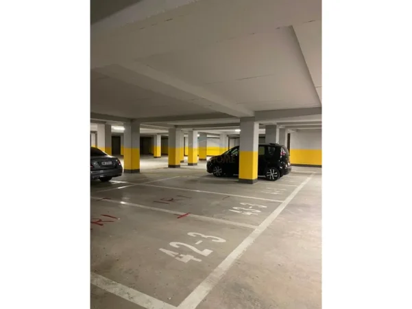 Tirane, jepet me qera apartament 1+1+Post Parkimi,  Kati 4, 75 m² (Rruga Karl Gega, Stacioni i Trenit)  Kontaktoni per Cmimin